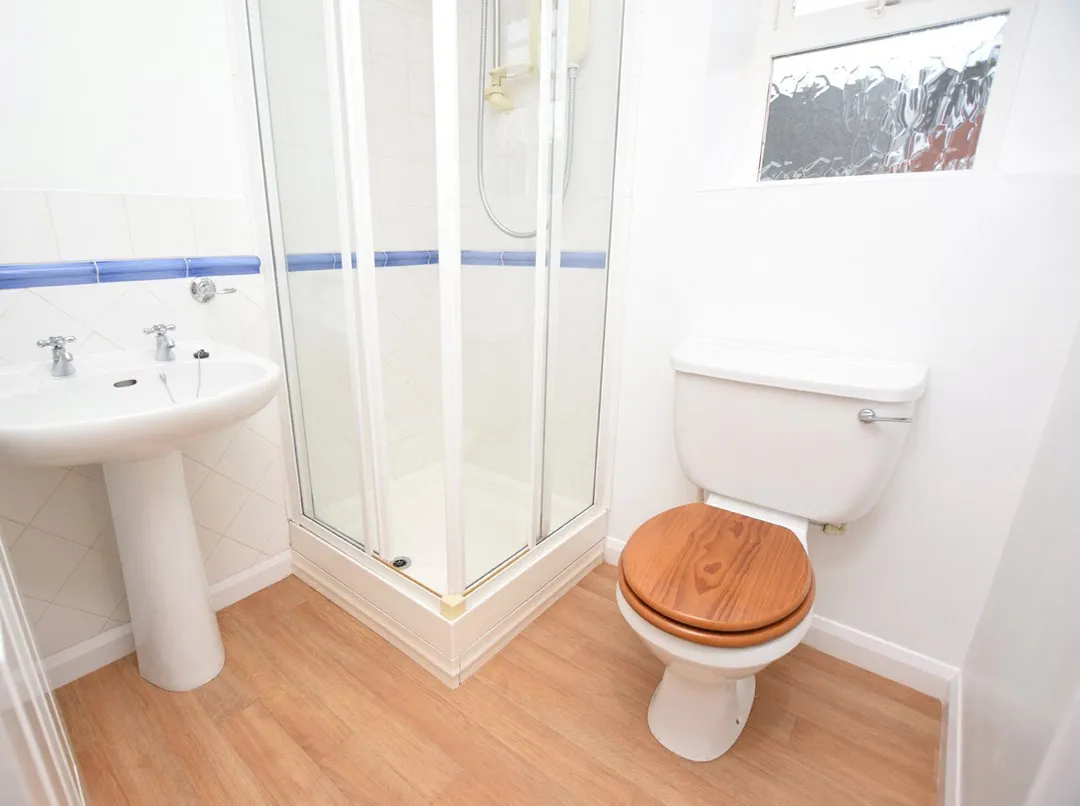 https://mr0.homeflow-assets.co.uk/files/photo/image/48044/3639/_x_/OCL150155_23.jpg