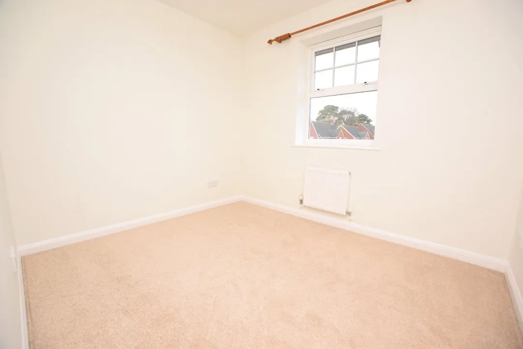 https://mr0.homeflow-assets.co.uk/files/photo/image/48044/3642/_x_/OCL150155_27.jpg