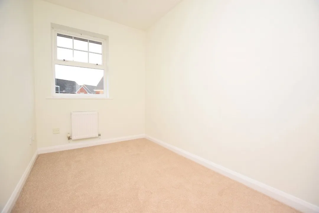 https://mr0.homeflow-assets.co.uk/files/photo/image/48044/3645/_x_/OCL150155_26.jpg