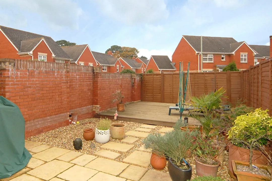 https://mr0.homeflow-assets.co.uk/files/photo/image/48044/3649/_x_/OCL150155_14.jpg