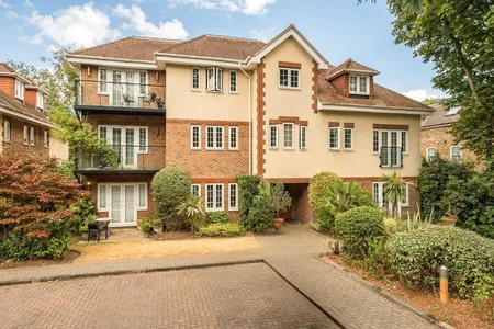 Sheerwater Road, Addlestone, KT15