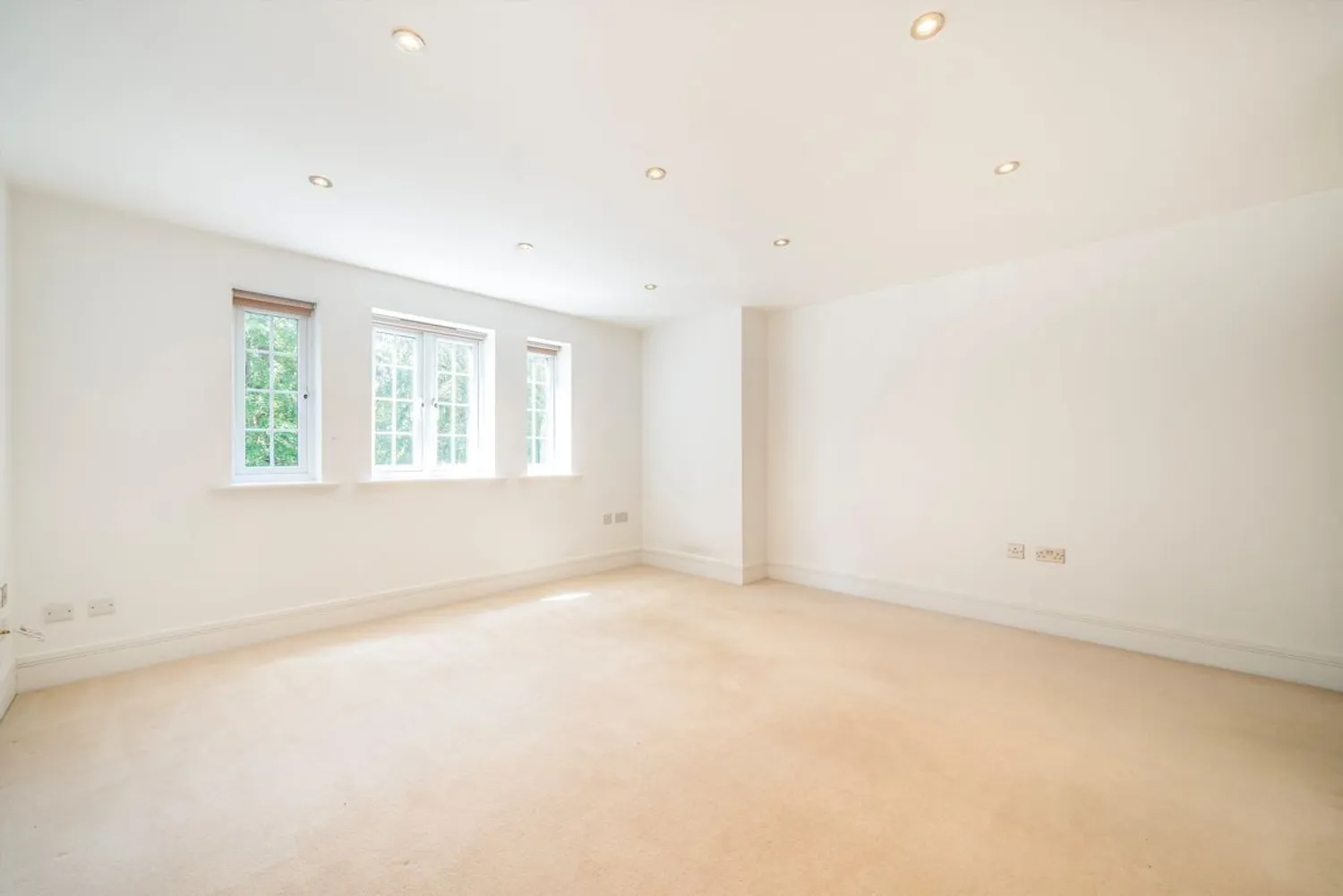 Sheerwater Road, Addlestone, KT15 photo 2