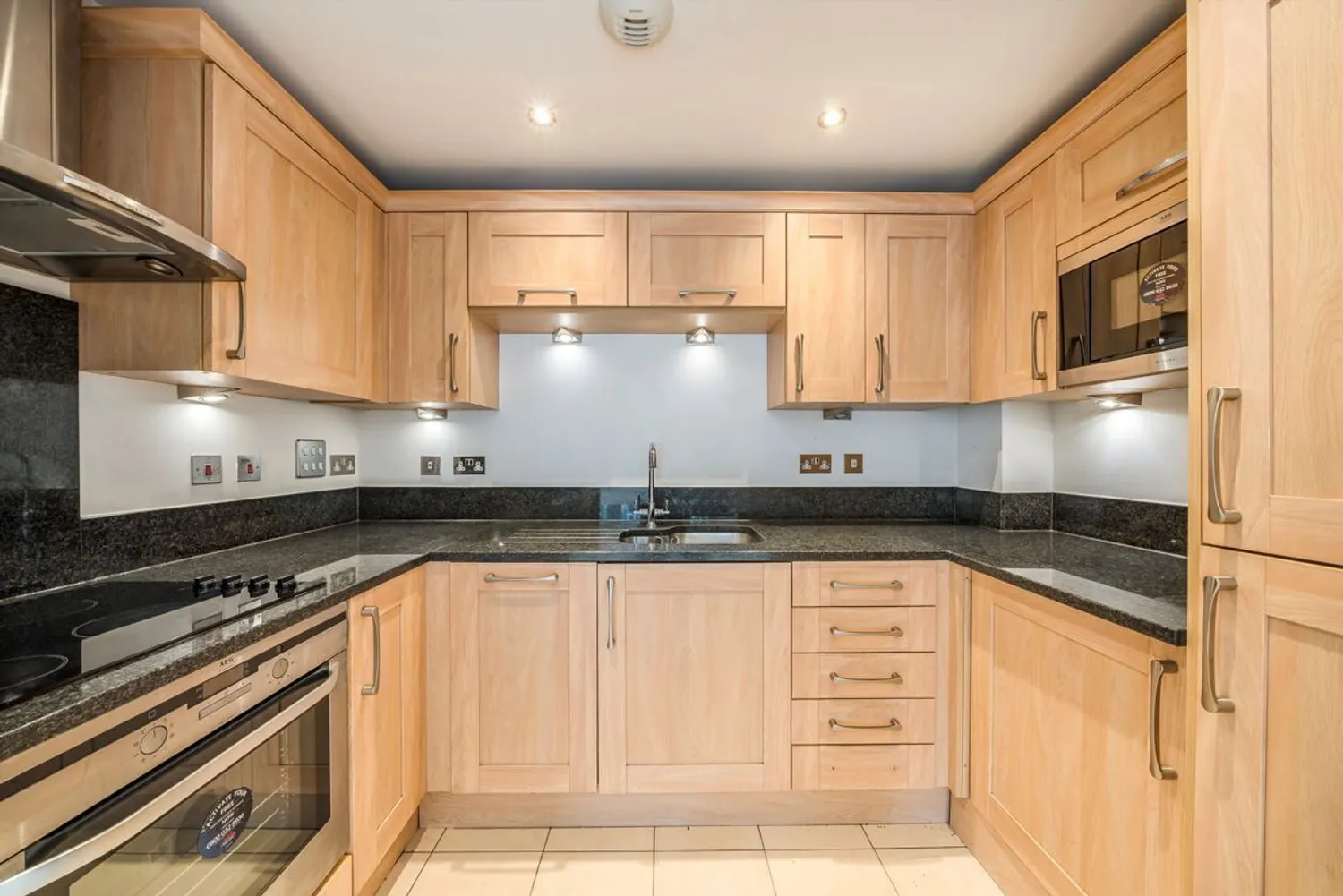 Sheerwater Road, Addlestone, KT15 photo 3