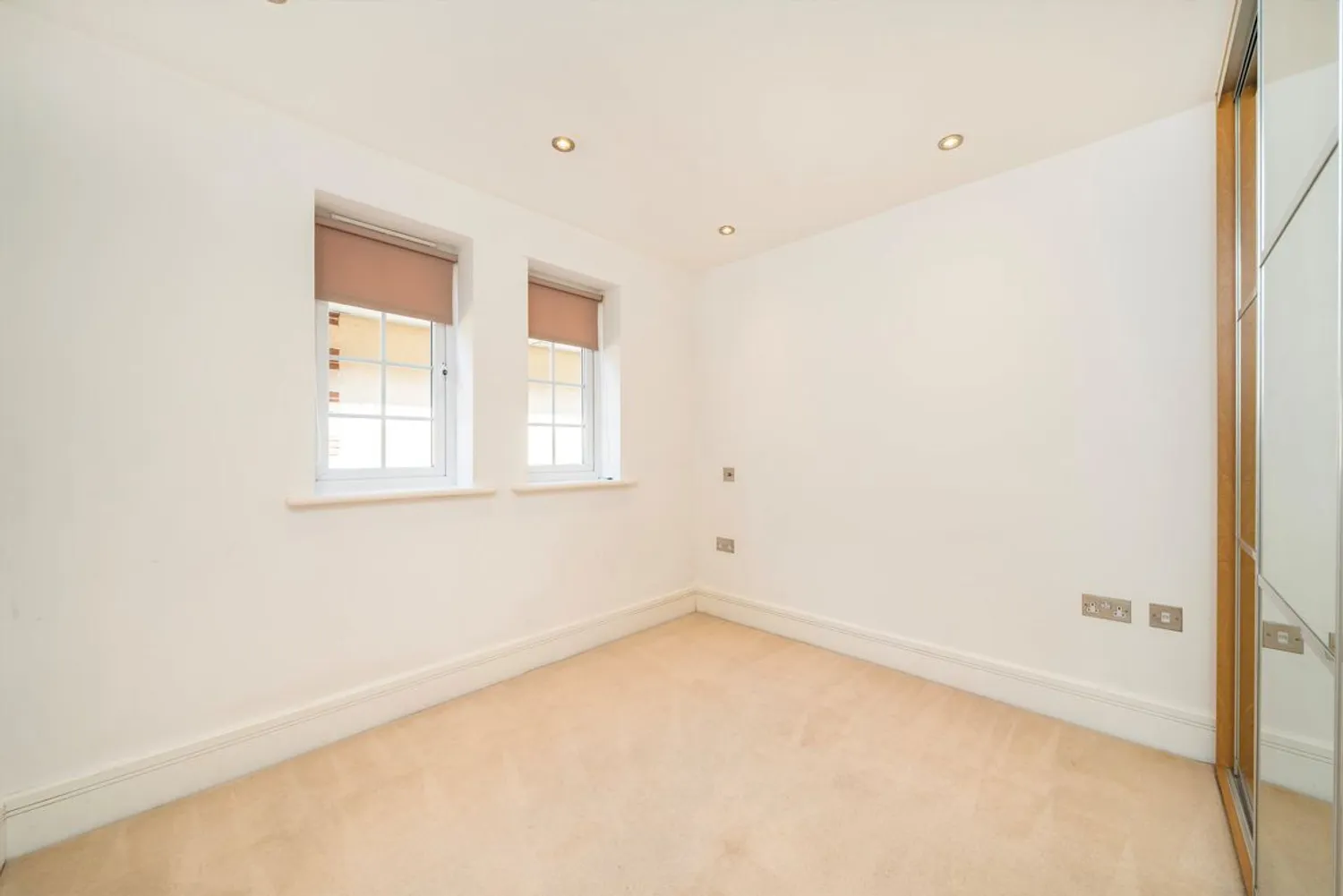 Sheerwater Road, Addlestone, KT15 photo 4