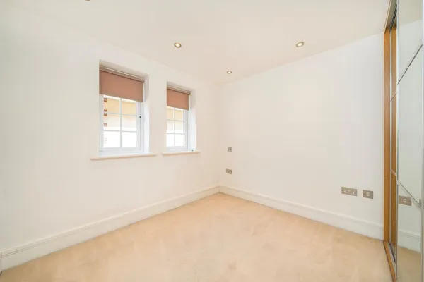 Sheerwater Road, Addlestone, KT15 photo 4