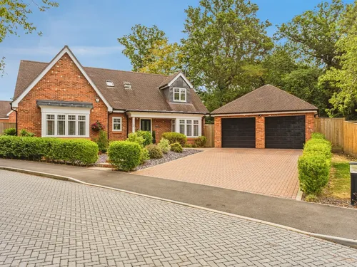 Merrifield Lane, Burgess Hillphoto