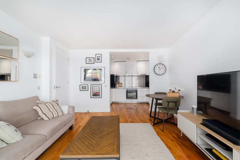 Fairmont Avenue, London, E14 photo 2