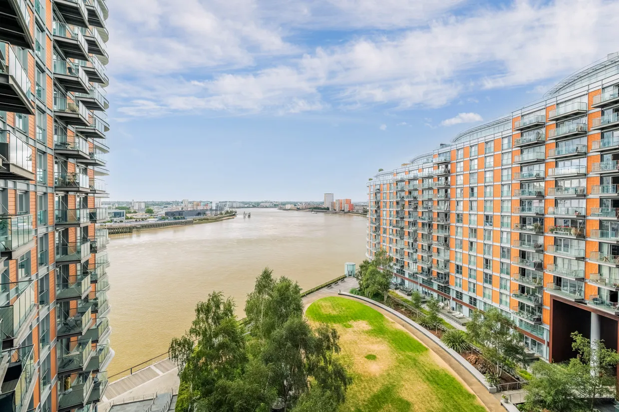 Fairmont Avenue, London, E14 photo 3