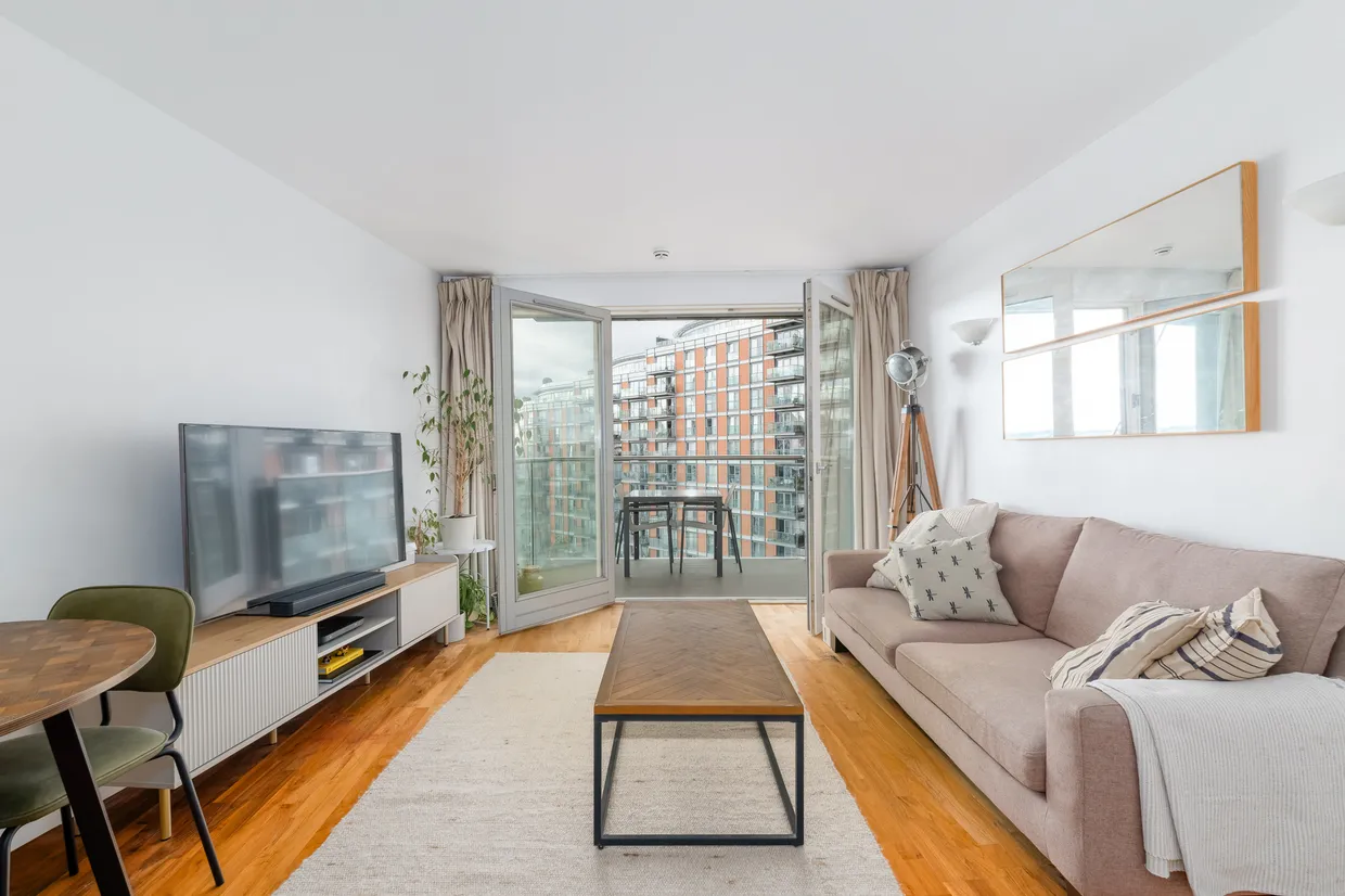 Fairmont Avenue, London, E14 photo 4