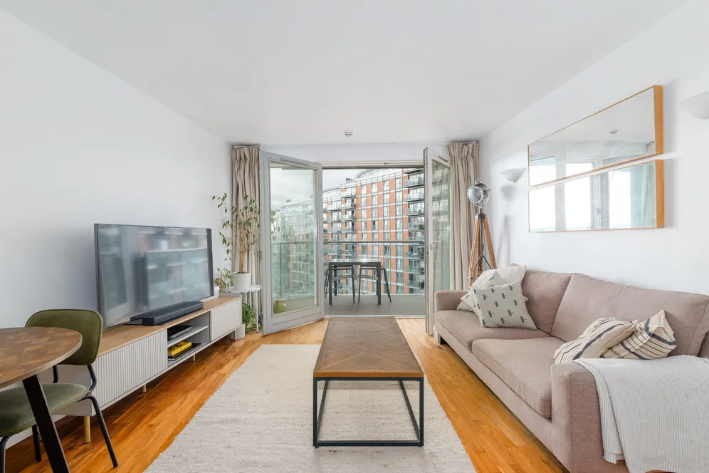 Fairmont Avenue, London, E14 photo 4