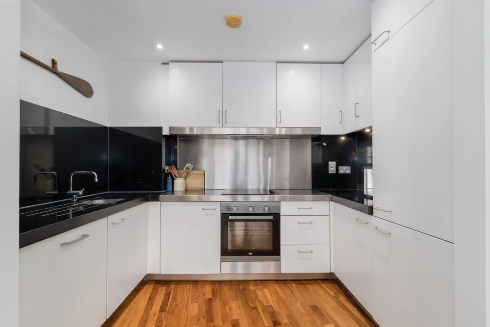 Fairmont Avenue, London, E14 photo 7