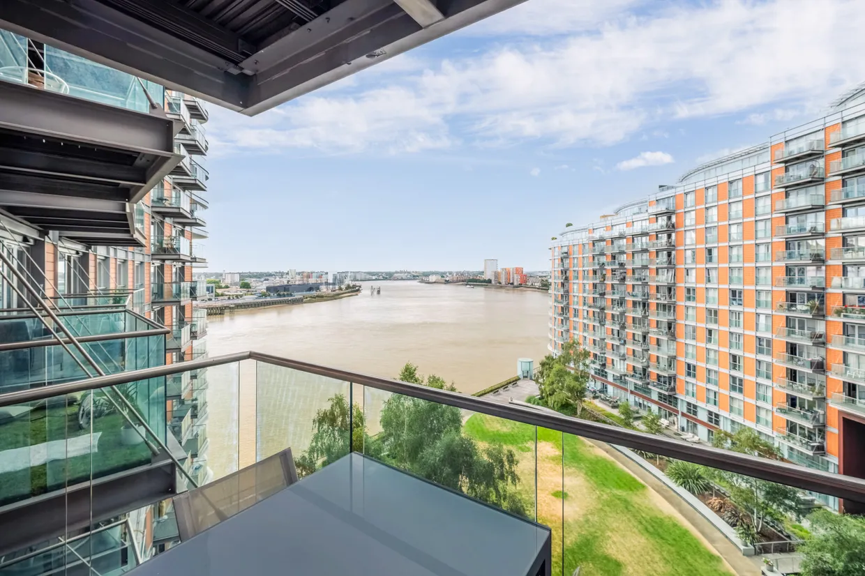 Fairmont Avenue, London, E14 photo 12