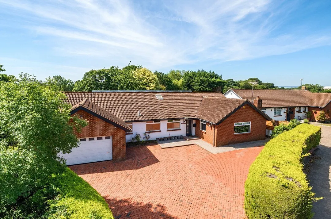 https://mr0.homeflow-assets.co.uk/files/photo/image/48045/0011/_x_/TOP260168_23.jpg