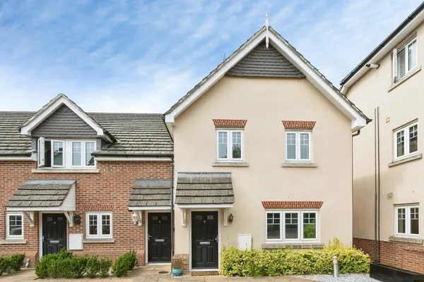 Halcyon Close, Oxshott, Leatherhead, ...