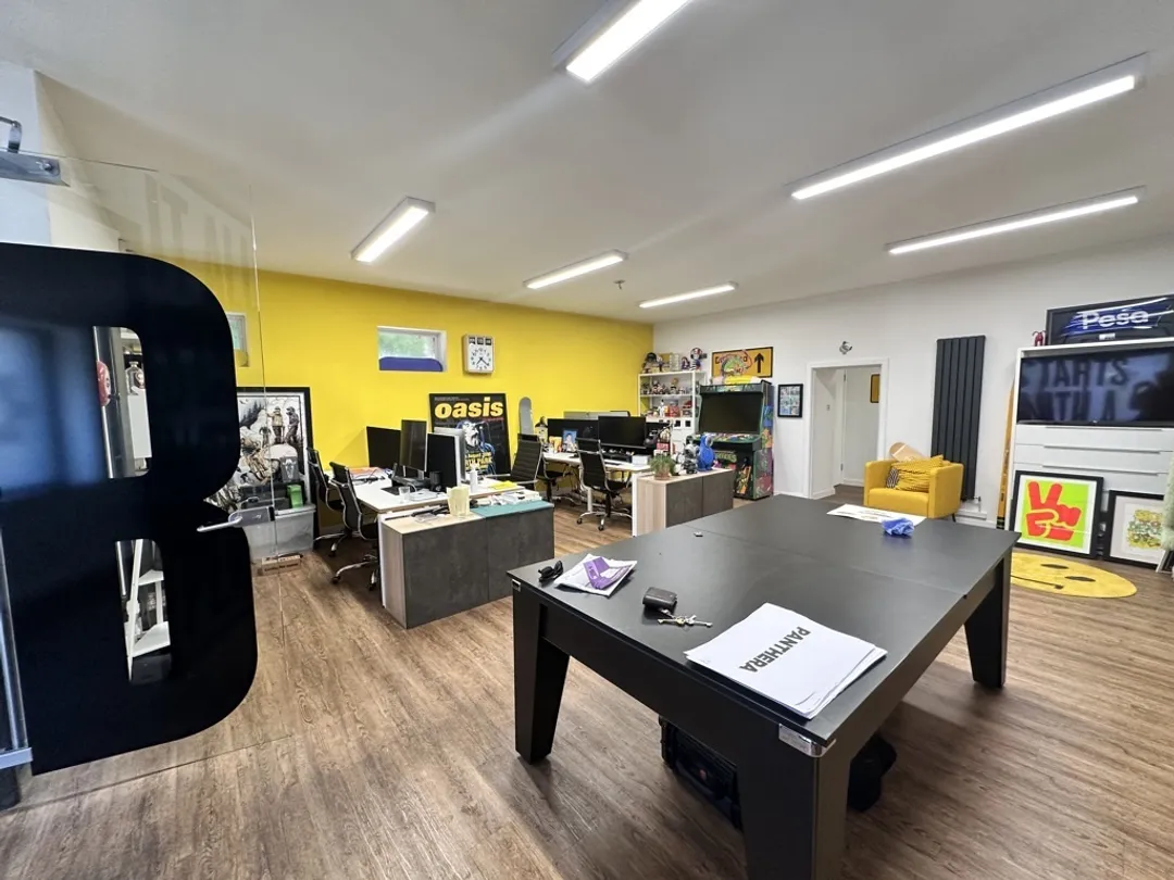 https://mr0.homeflow-assets.co.uk/files/photo/image/48045/7981/_x_/38f7a50d-a9b6-43e1-9e3e-7aec0579b955_web.jpg