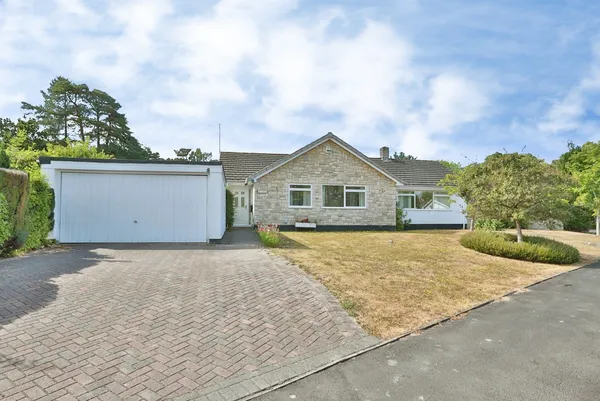 Pine Manor Road, Ashley Heath, Ringwo...