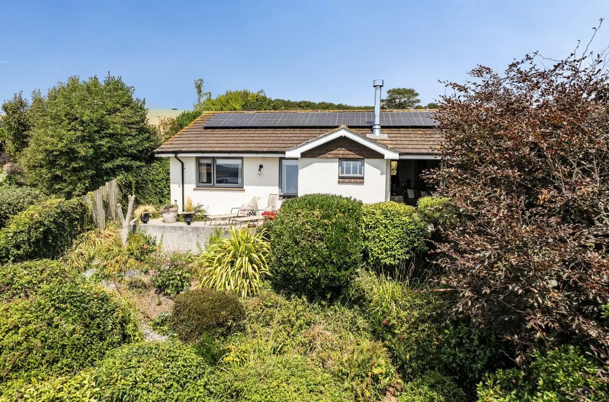 Compton Road, West Charleton