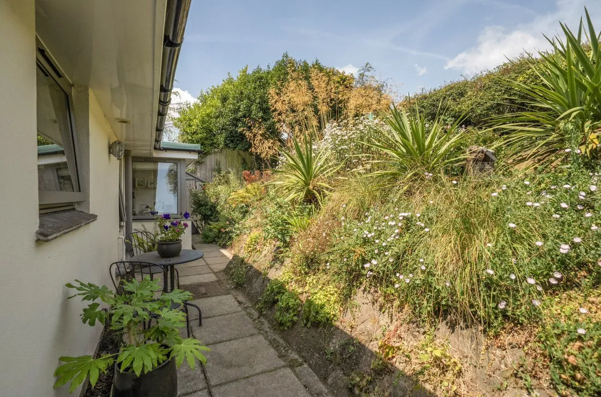 Compton Road, West Charleton