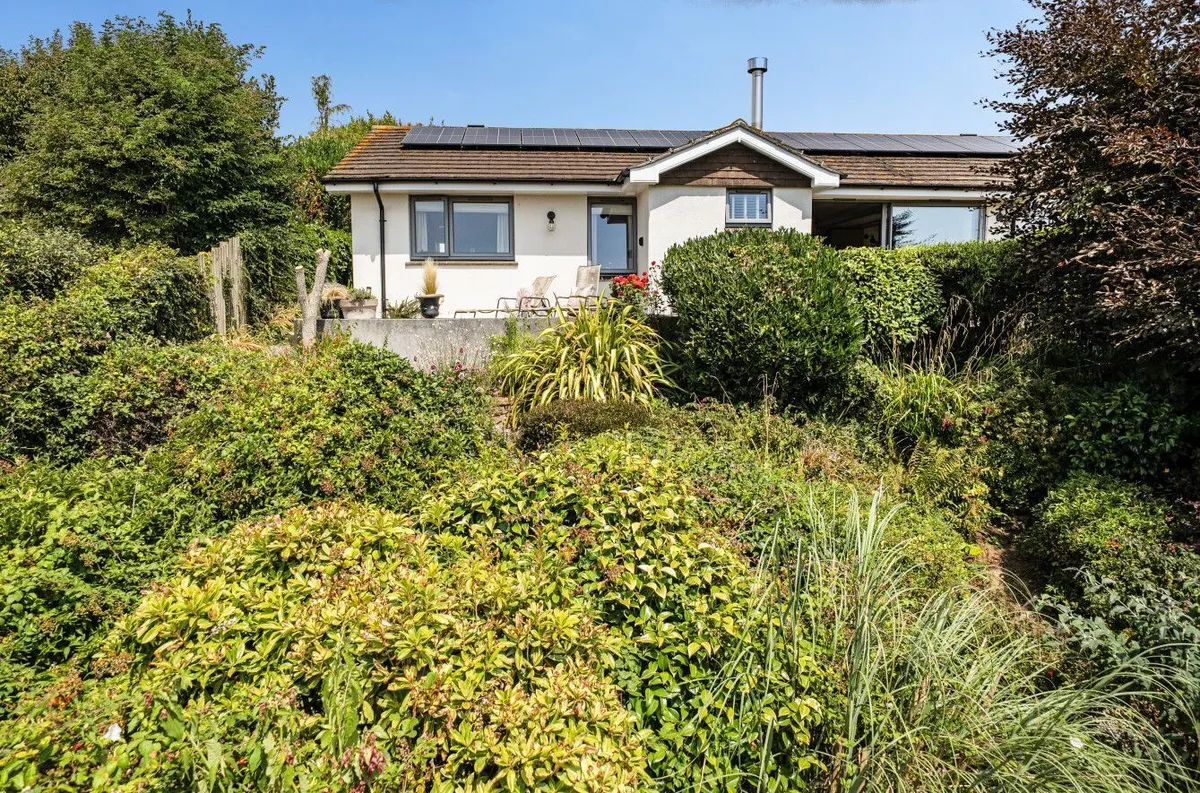 Compton Road, West Charleton