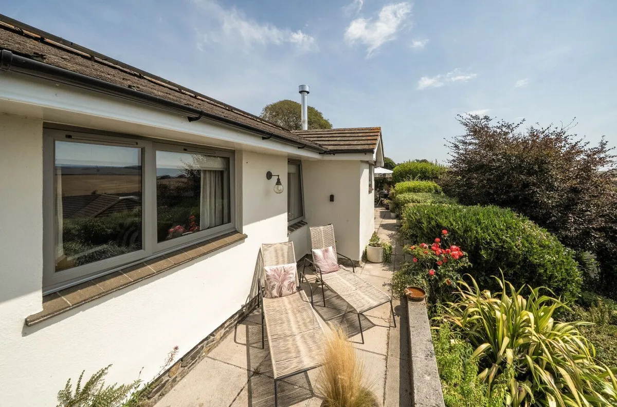 Compton Road, West Charleton
