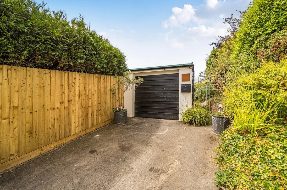 Compton Road, West Charleton