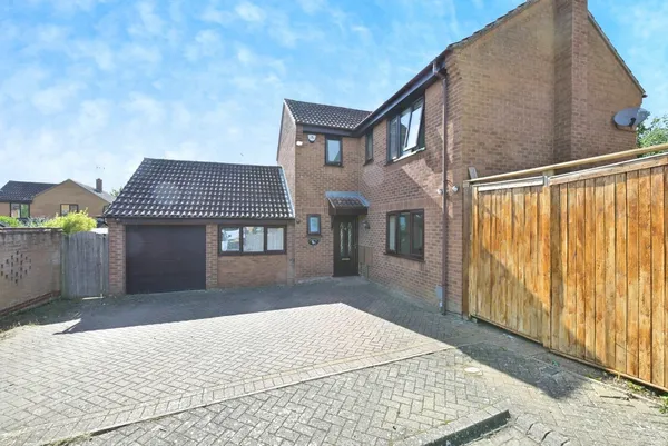 Aviemore Gardens, Northampton, Northa...