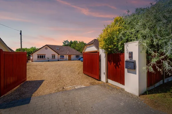 Wayside Road, St. Leonards, Ringwood,...