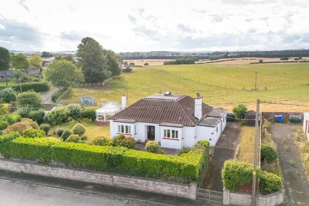 https://mr0.homeflow-assets.co.uk/files/photo/image/48050/6796/_x_/DJI_20260731171604_0023_D-10.jpg