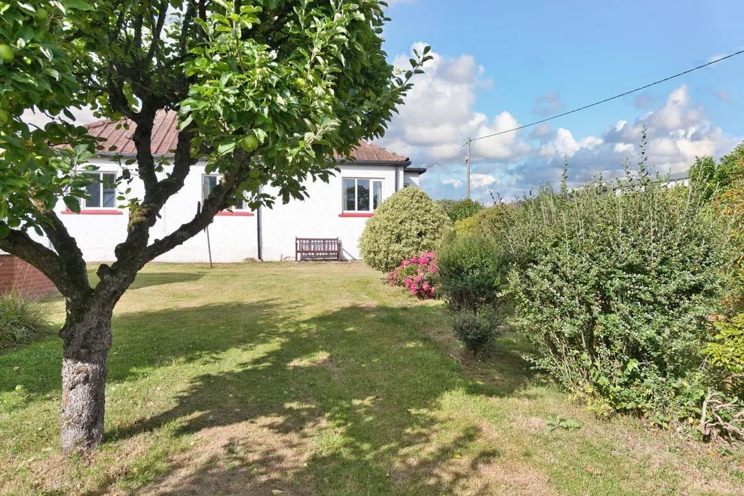 https://mr0.homeflow-assets.co.uk/files/photo/image/48050/6872/_x_/DSC_2037_HDR-46.jpg