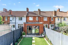 Love Lane, Morden