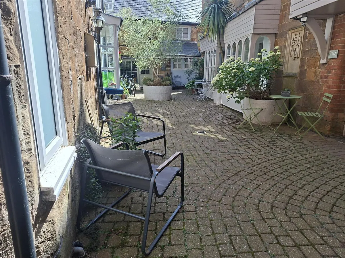 4 High Street East, Uppingham, Rutland LE15 9PZ