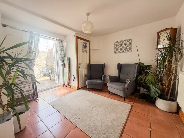 Room 3, Albion Street, Exmouth