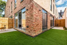 Wells Walk, E7 photo 4