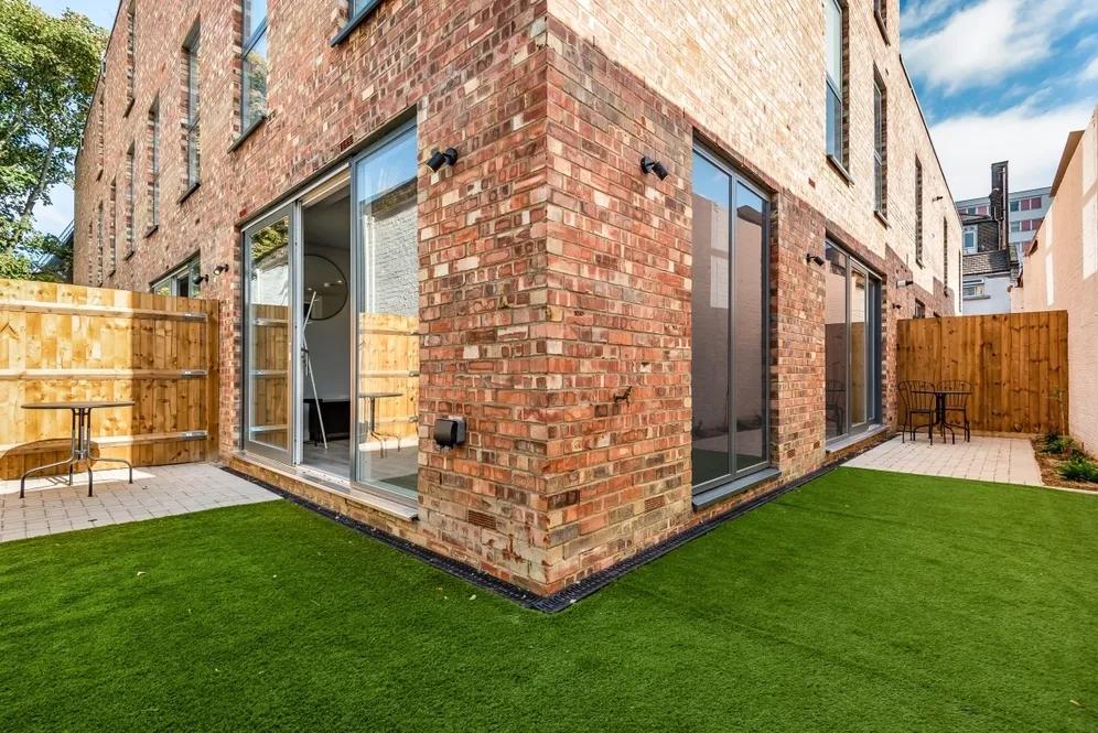 Wells Walk, E7 photo 4