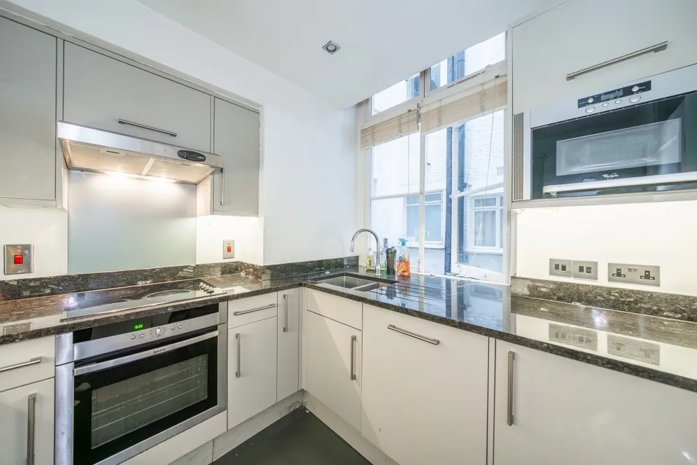 Pont Street Knightsbridge SW1X photo 8