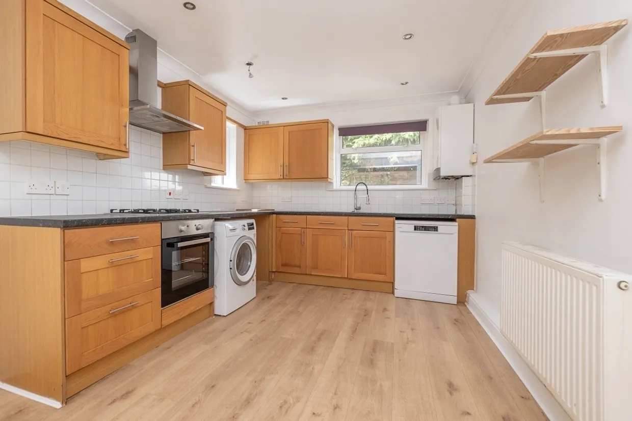 Caversham Road Kingston upon Thames KT1 photo 11