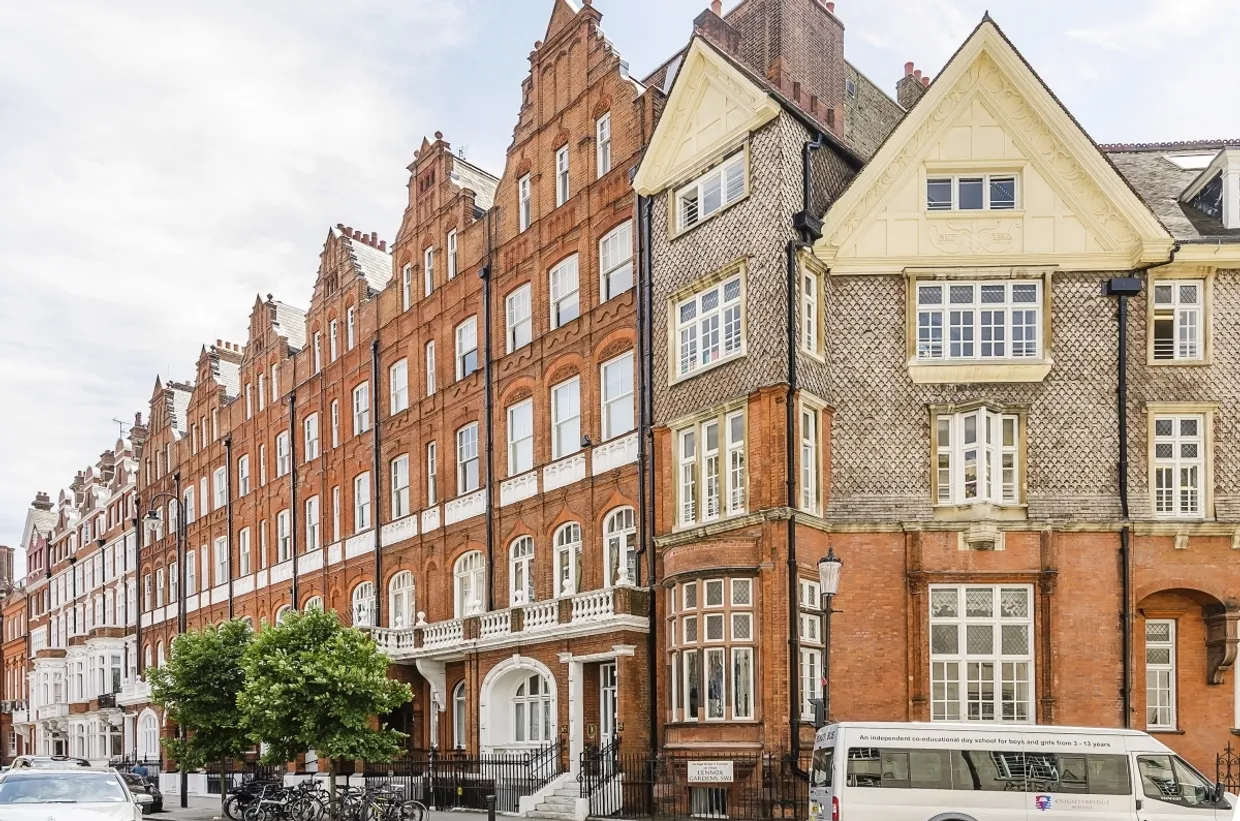 Pont Street Knightsbridge SW1X photo 16