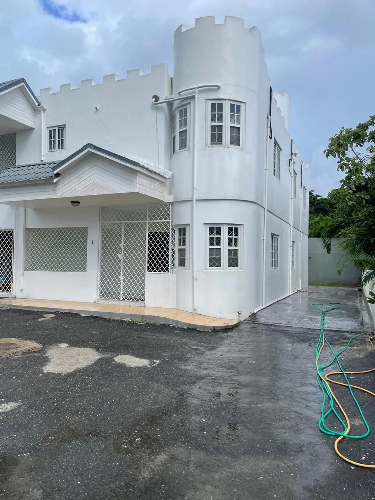 KNIGHTSDALE DR MEADOWBROO Kingston  St. Andrew