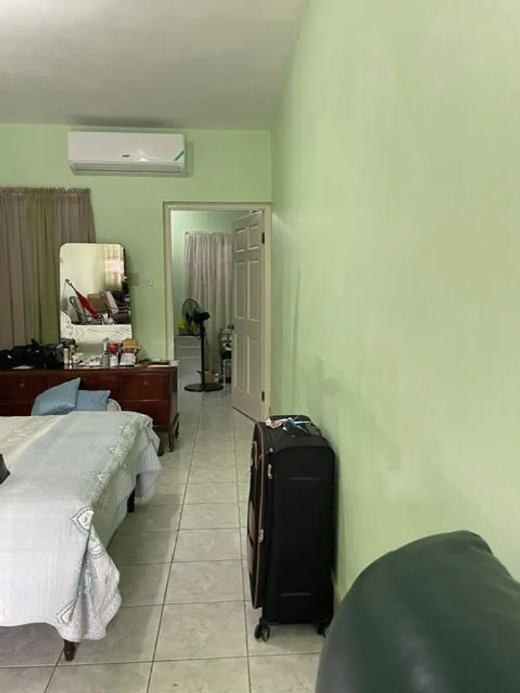 KNIGHTSDALE DR MEADOWBROO Kingston  St. Andrew