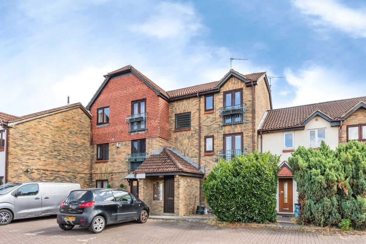 Castilian Mews, Shaw, Swindon
