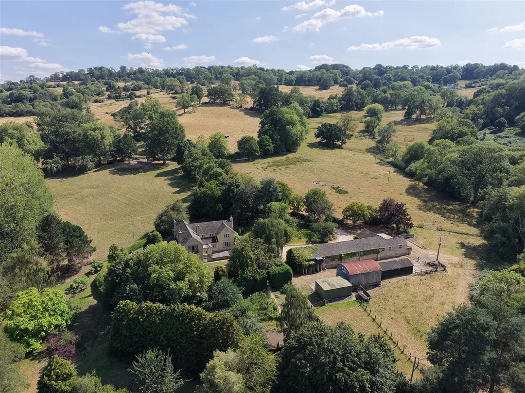 https://mr0.homeflow-assets.co.uk/files/photo/image/48058/4046/_x_/Z5YLkH687k6XLFGyVBJEWA.jpg