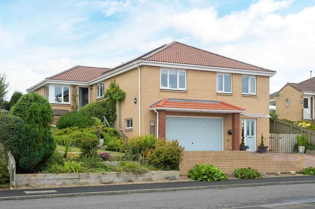 https://mr0.homeflow-assets.co.uk/files/photo/image/48059/6398/_x_/MeadowGrange25-4.jpg