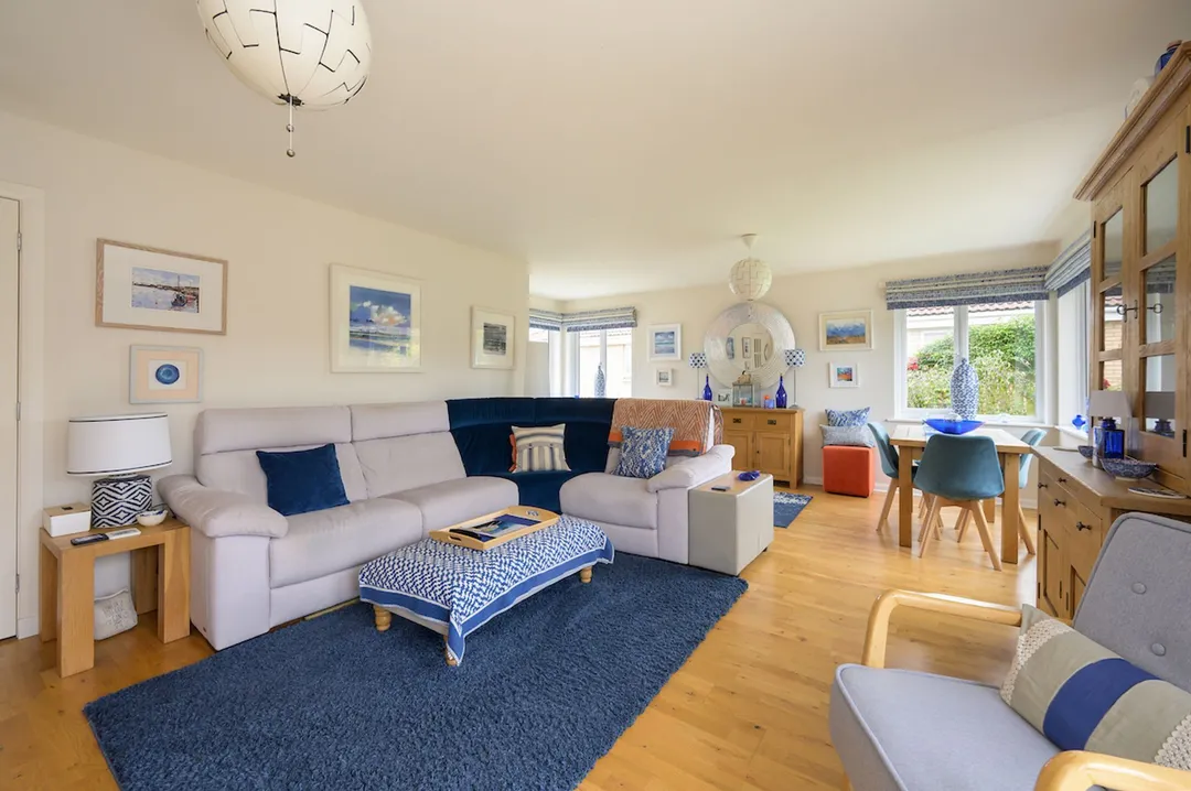 https://mr0.homeflow-assets.co.uk/files/photo/image/48059/6399/_x_/MeadowGrange25-69.jpg