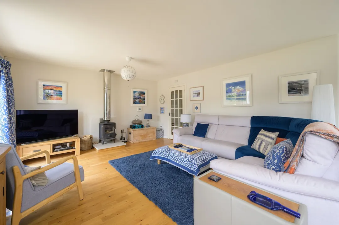 https://mr0.homeflow-assets.co.uk/files/photo/image/48059/6400/_x_/MeadowGrange25-72.jpg