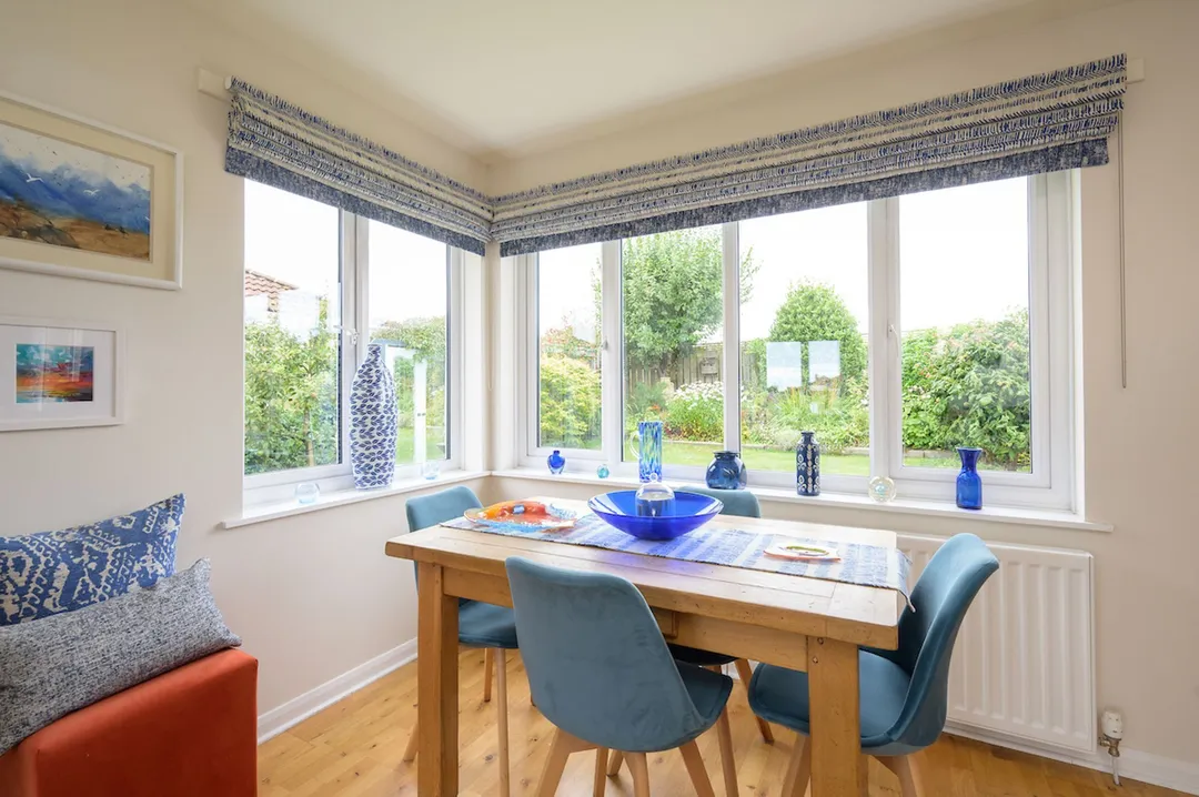 https://mr0.homeflow-assets.co.uk/files/photo/image/48059/6403/_x_/MeadowGrange25-74.jpg