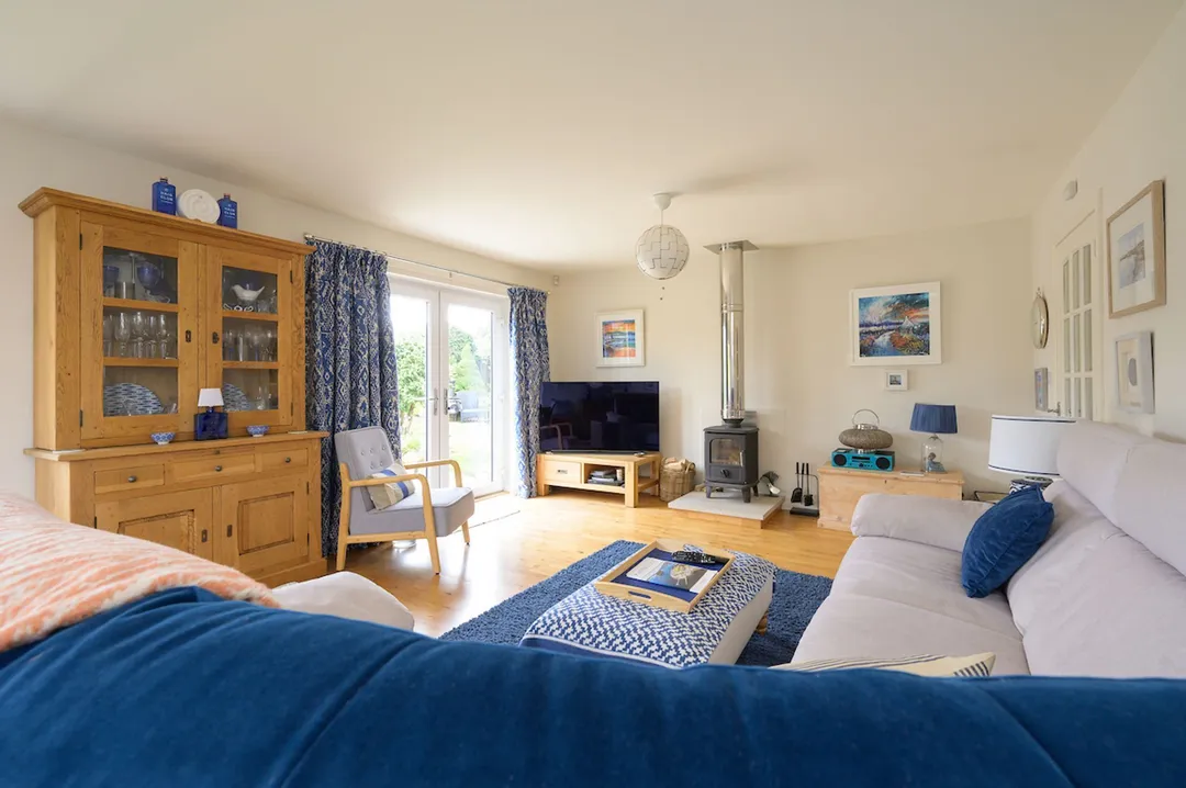 https://mr0.homeflow-assets.co.uk/files/photo/image/48059/6406/_x_/MeadowGrange25-75.jpg