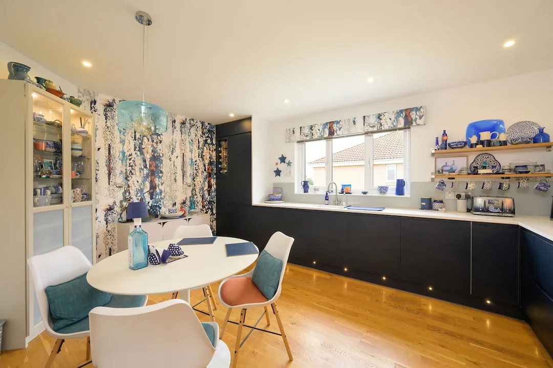 https://mr0.homeflow-assets.co.uk/files/photo/image/48059/6408/_x_/MeadowGrange25-20.jpg