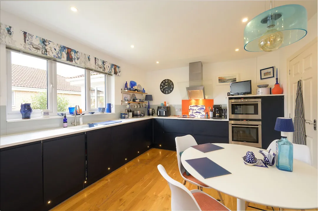 https://mr0.homeflow-assets.co.uk/files/photo/image/48059/6411/_x_/MeadowGrange25-27.jpg
