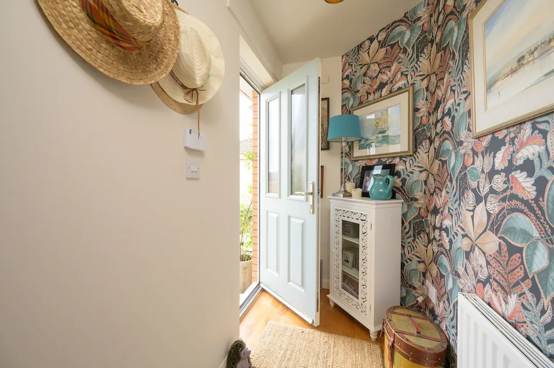 https://mr0.homeflow-assets.co.uk/files/photo/image/48059/6415/_x_/MeadowGrange25-16.jpg