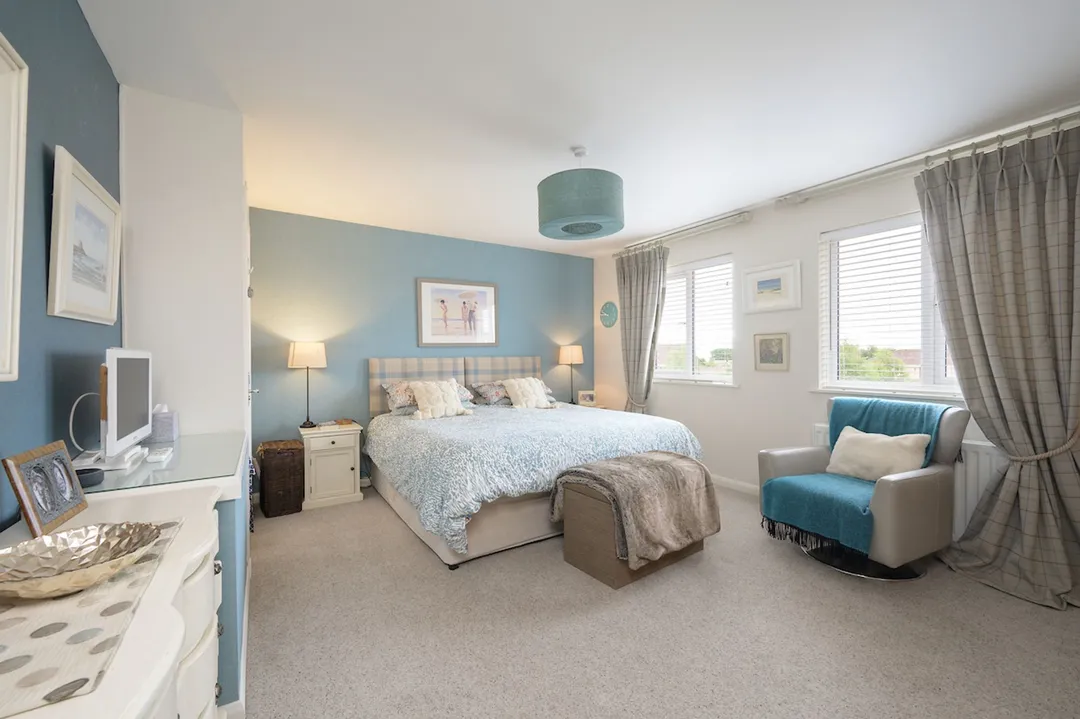 https://mr0.homeflow-assets.co.uk/files/photo/image/48059/6420/_x_/MeadowGrange25-39.jpg